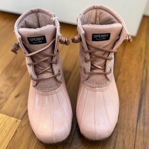 Big Kid's Saltwater Sparkle Duck Boot, Color: Blush Shimmer, good condition